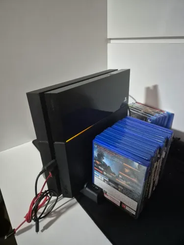 PlayStation 4 Completo - 3 Controles + 17 Jogos + Base com Cooler 