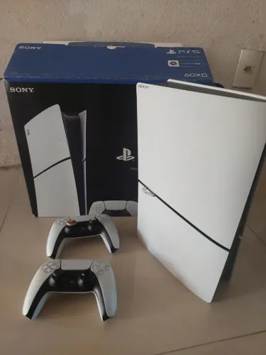PS5 Slim Digital 1TB, aceito negociação,perfeito estado, com 2 controles e caixa original.
