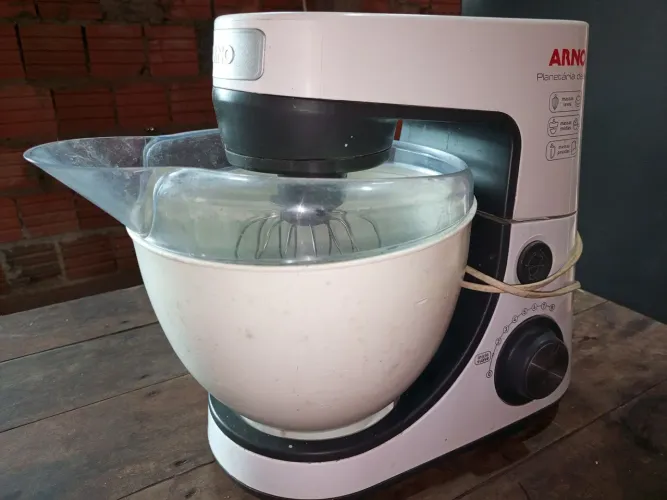 Vendo batedeira Arno 