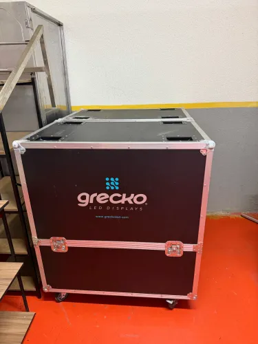 Caixa organizadora com rodas 1m x60cm com 1,20 altura