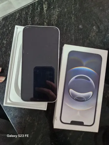 iPhone 16e
