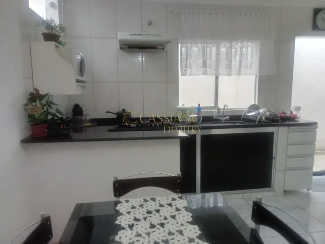 Casa em Condomínio Fechado de 03 Dorm. e 01 Suíte para venda - 180,00m². | Colinas do Vale