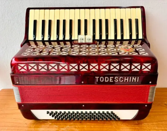 Acordeon Todeschini 80bx
