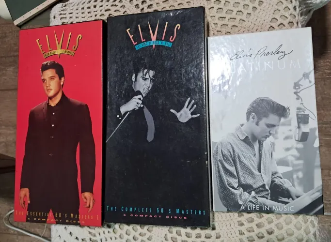3 box do Elvis Presley 
