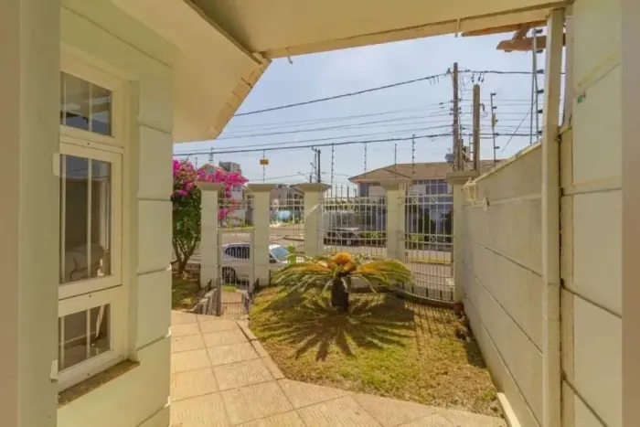 Casa a venda no bairro Moinhos de vento / Canoas RS com 4 quartos / 1 suite / 2