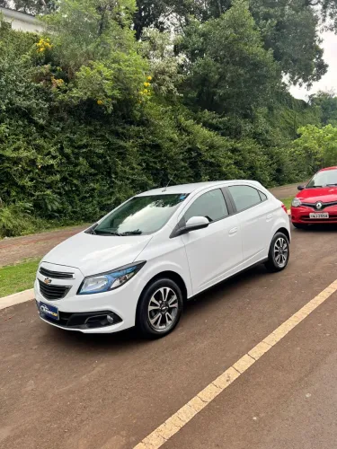 Chevrolet Onix Hatch LTZ 1.4 8V Flex Power Aut. 4P 2015