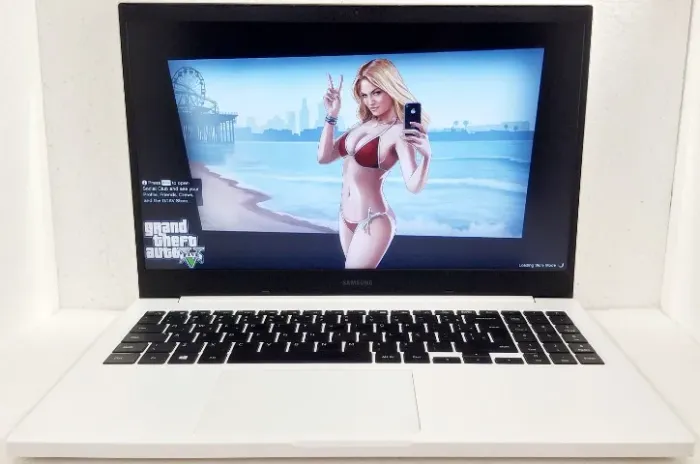 Vendo Notebook BRANCO Gamer Samsung Book Core i5 11ª Iris Xe com SSD NVMe