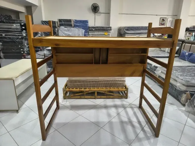 Cama de Solteiro Suspensa em Madeira Maciça