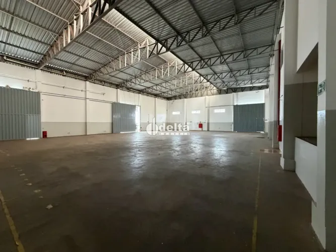 Galpão disponível para Locação no bairro Distrito Industrial em Uberlândia-MG