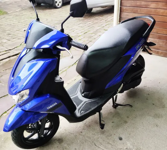 Moto fluo 2023 apenas 6400 km