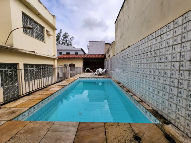 Casa à venda em condomínio fechado com piscina e área gourmet em Campo Grande RJ REF: 122