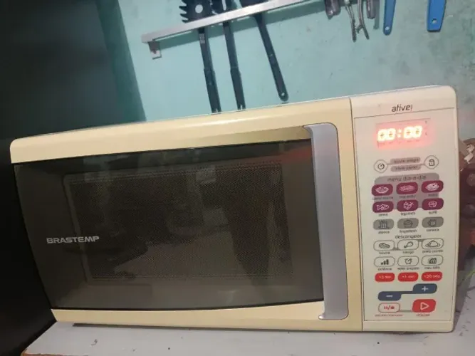 Microndas Brastemp 220v 30 Litros Para Retirar Peças ou Arruma