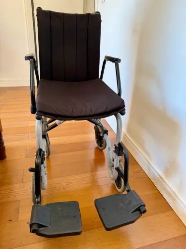 Cadeira de Rodas CDS Transit 40 Nylon Dobrável e Acolchoada