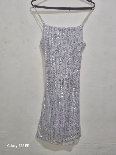 Um lindo vestido prata