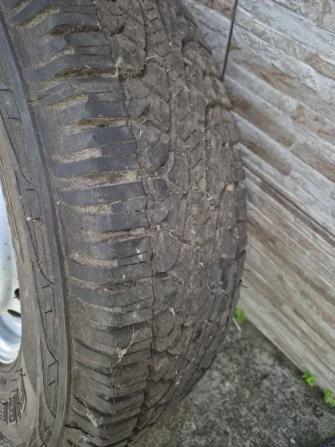 ARO - Pneu 225/75R16 - Porta LD Mercedes