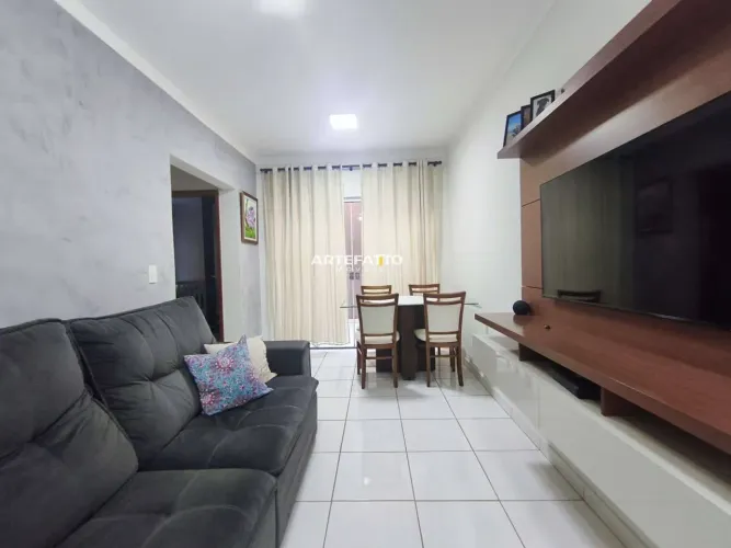 Apartamento térreo com quintal próximo a Avenida São Vicente disponível para venda