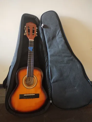 Cavaquinho VOGGI VCC 526 YS + capa