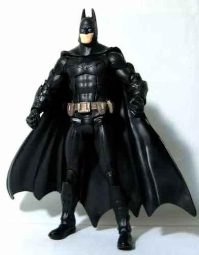 Batman DC Universe Legacy Edition Arkham City Black Batsuit (18CM)