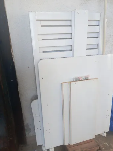 Berço de bebê branco 