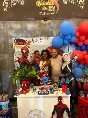 Personagem Vivo Homem Aranha e Mulher Aranha