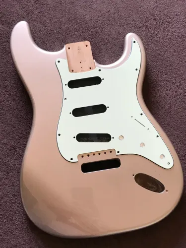 Corpo WD Music USA Strat Shoreline Gold + Pickguard grátis (ñ warmooth mjt kaiser)