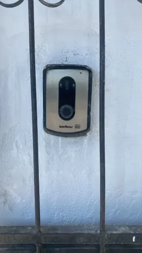 Manutenção e instalação de interfones e centrais.