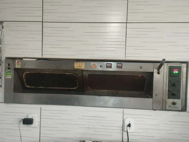 Forno de lastro prática 4 assadeira em ótimo estado