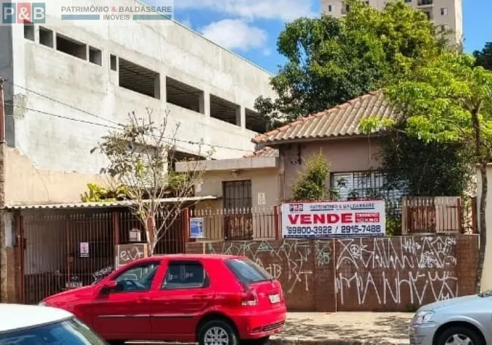 Terreno com casa antiga à Venda no Moinho Velho 500m²