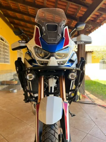 Honda Africa Twin Adventure Sport com câmbio manual e aro 21