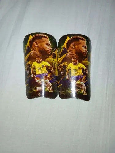 Caneleira do Neymar usei so uma vez
