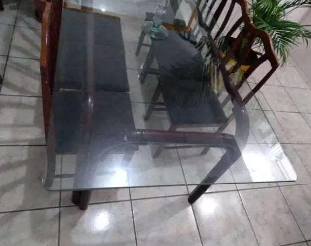 Mesa de jantar com tampo de vidro + 6 cadeiras