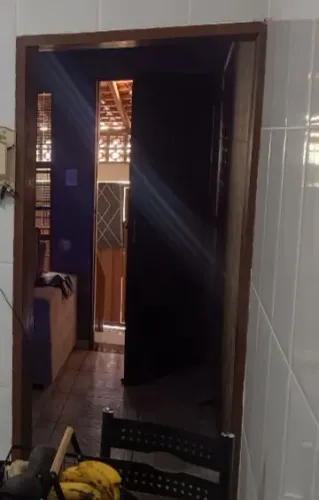 Vende batente madeira maciça 2.10mt por 90cm