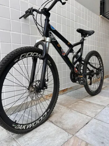 Bicicleta Mountain Bike Aro 26 Full Suspension - Freio a Disco e 21 Marchas