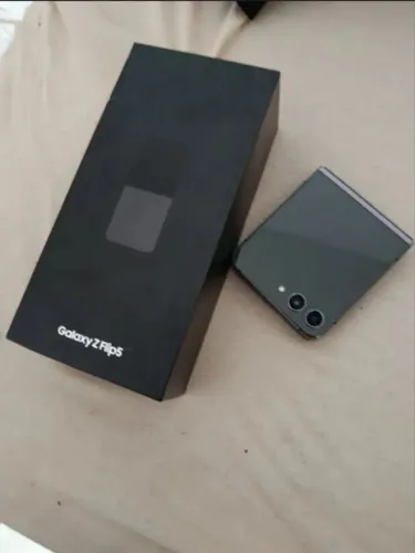 Samsung Galaxy Z Flip 5 - 512 GB
