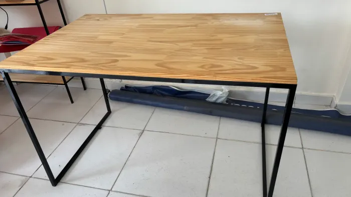 Mesa madeira pinus com ferro tubular.160x 0,90