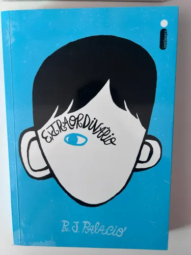 Livro - Extraordinário por R.J Palácio