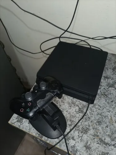 Vende-se ps4 slim 1Tb