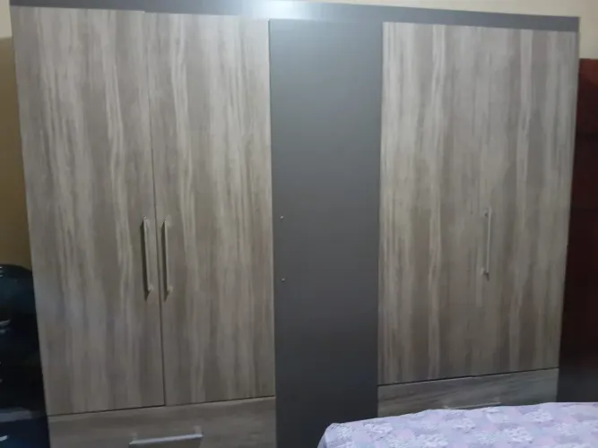 Guarda roupa 5 portas e 4 gavetas