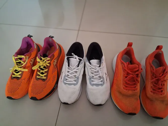3 pares de tênis número 41