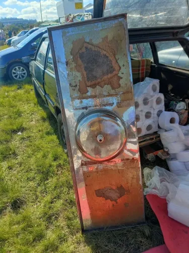 Uma cuba de inox mede 160 e bem boa não tem nenhum ferrugem sombra do Sol as fotos prec