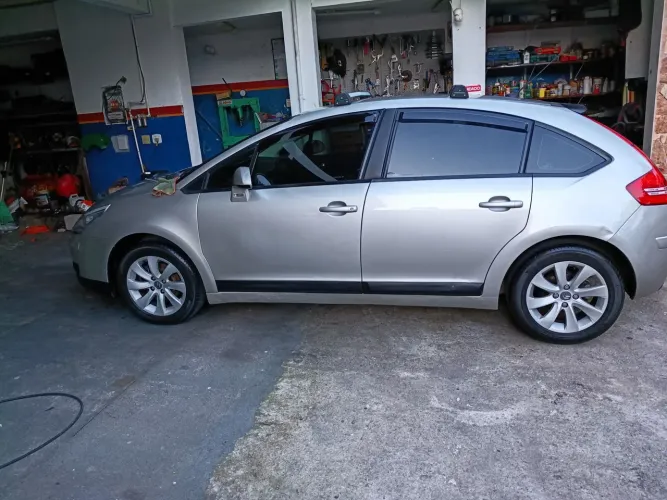 Citroen C4 GLX 2.0 Flex 16V 5P Aut. 2010