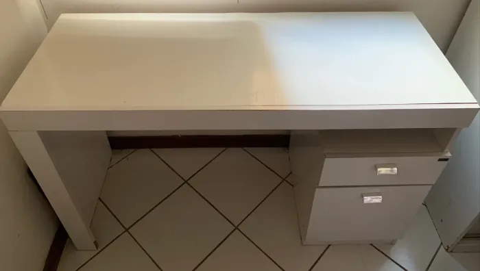 Escrivaninha branca 