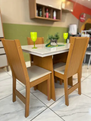 Super promoção mesa de jantar / mesa pra sala e cozinha / mesa pequena 100% MDF