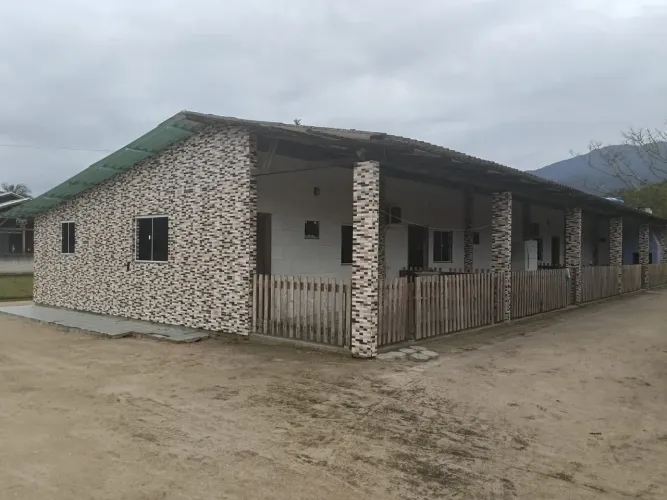 Vende-se 4 casa conjugadas 