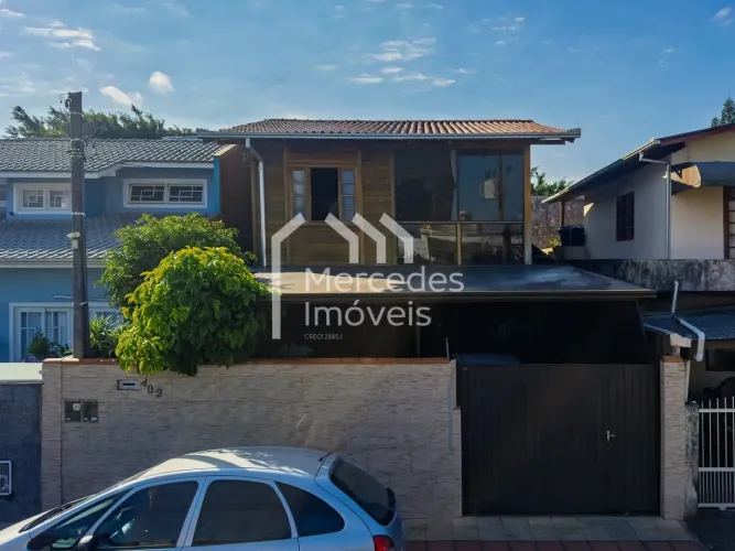 Duas casas pré-fabricadas no mesmo terreno, a 50m da Rua Indaial  à venda no São João- Ita