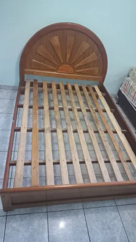 Cama de Madeira com Cabeceira