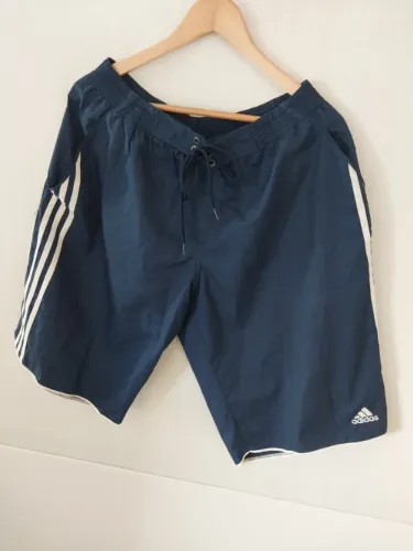 1 bermuda adidas original, azul com listras brancas, usada, grande