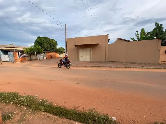 PONTO COMERCIAL / LOJA E RESIDENCIAL EM VÁRZEA GRANDE PARQ LAGO, 1 SALÃO E CASA 3 PEÇAS