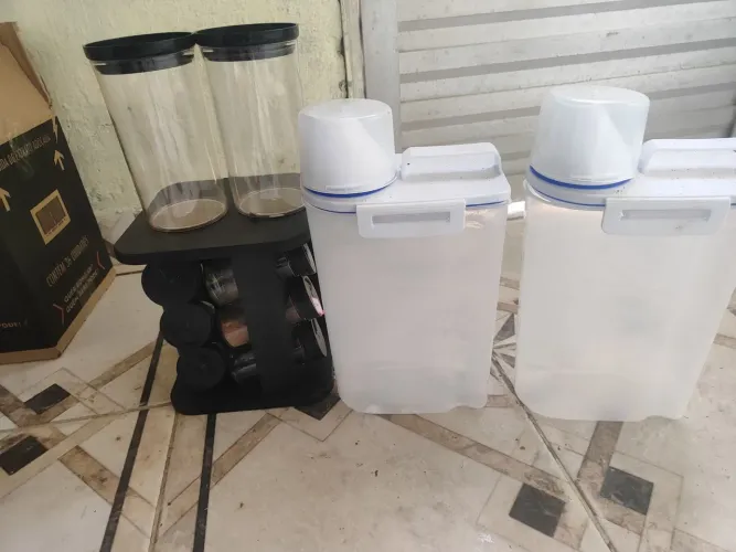 Título: Kit Porta-Temperos Giratório + 4 Potes Organizadores