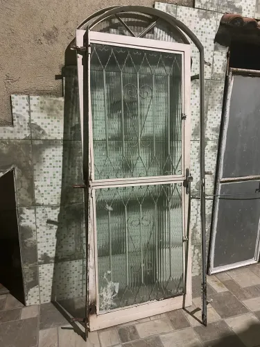 Vendo porta de ferro